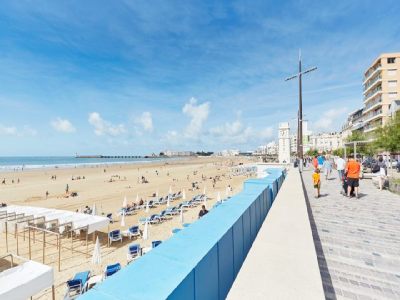 Balade sur le Remblai des Sables d'Olonne près du camping Le Puits Rochais